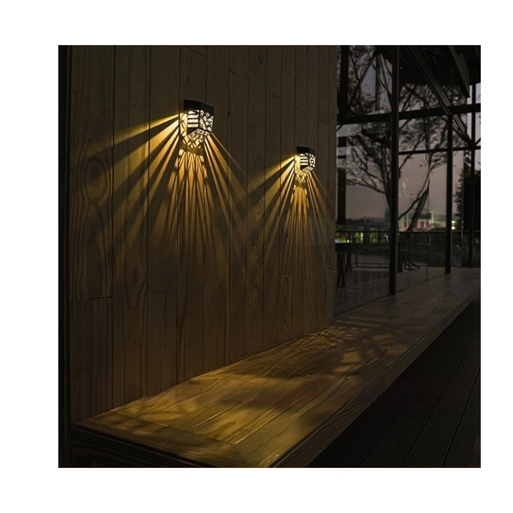 ソーラー式LEDガーデンフェンスライト 防水屋外装飾壁ランプ - Outdoor Lighting Pathway のレビューと価格